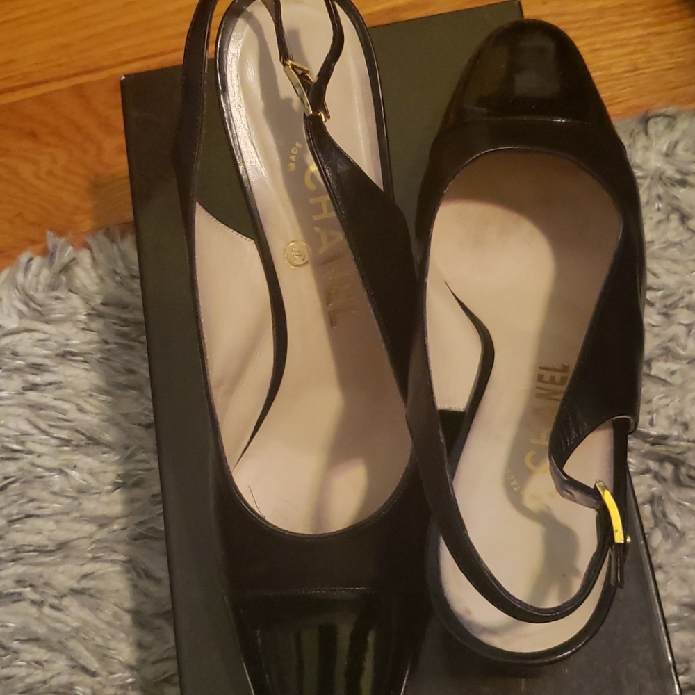 CHANEL Black Slingback Patent Leather Heels